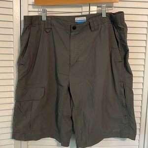 Columbia field gear, nylon fishing shorts, dark gray, mens Large